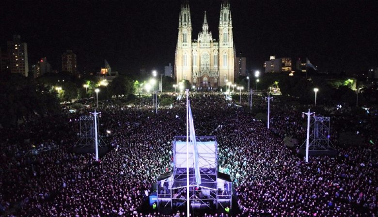 Culminaron los festejos del aniversario 142° de La Plata con los clásicos recitales en Plaza Moreno