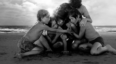 "Roma",Globo de Oro al mejor director y mejor película extranjera,posiciona a Netflix hacia el Oscar