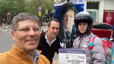 Unión Liberal (ex UCeDé) en calle 12 trabajando la boleta de Javier Milei