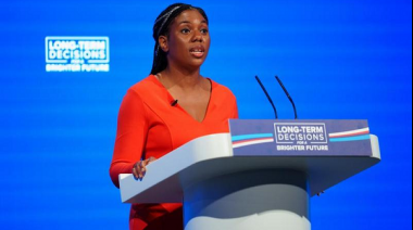 Kemi Badenoch gana carrera por el liderazgo "tory" en Reino Unido