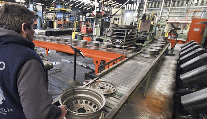La industria argentina mejora su nivel de uso de capacidad instalada en abril: 58.3%