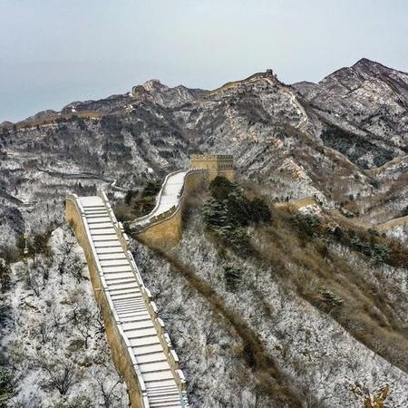 Avión eléctrico realiza vuelo inaugural cerca de la Gran Muralla china